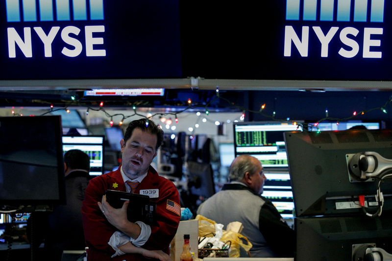 © Reuters. 【环球市场】标普500指数今年“转正” 花旗称金价突破纪录只是“时间问题”